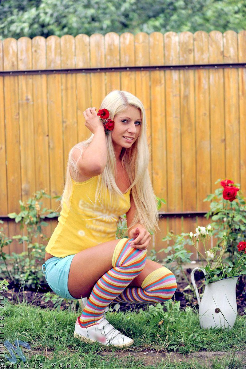 20P Pictures of Candy Blond teasing with her hot body