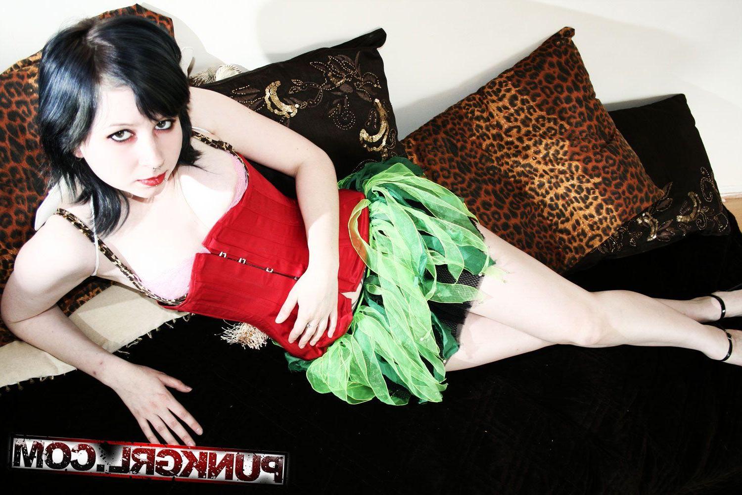 15P Pictures of teen punk Angel Fox showing her hot body