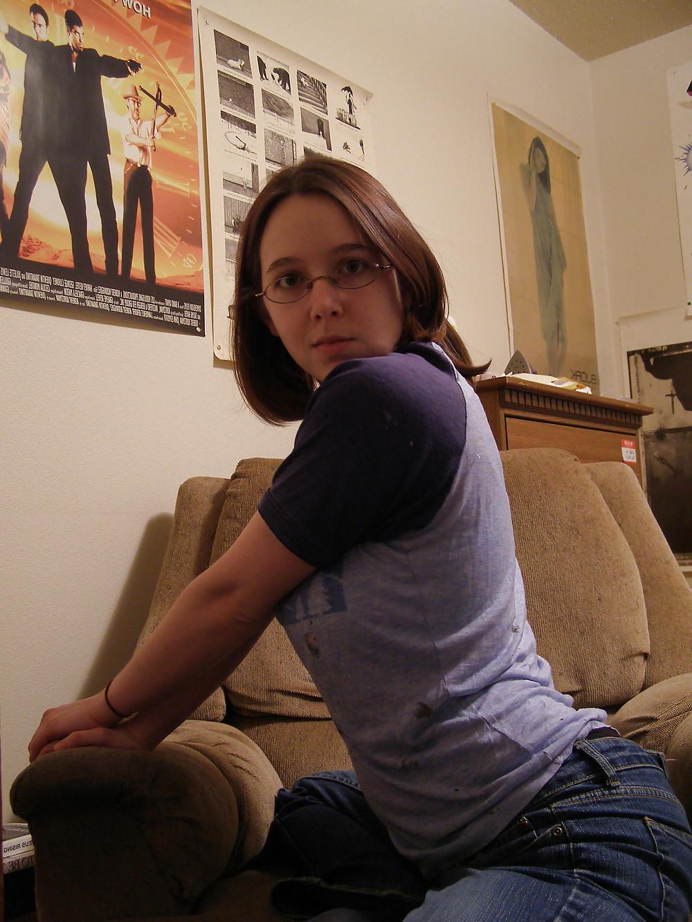 25P BUSTY TEEN CLIO