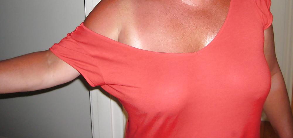 25P A few sexy snaps of bits of Michelle's glorious body...