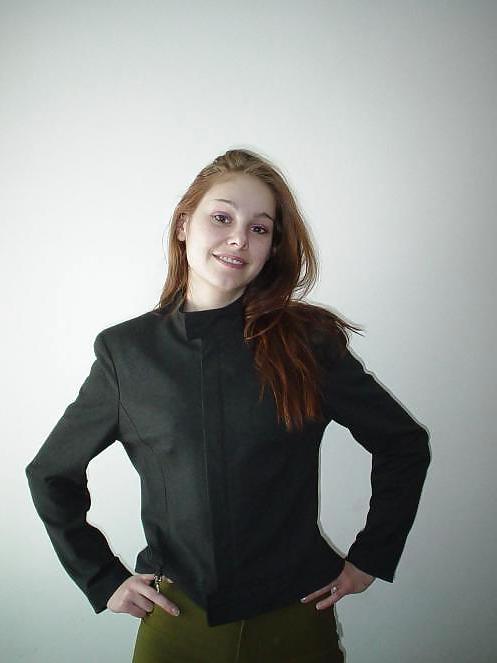 5P Usa skinny teen showing off her body for ex