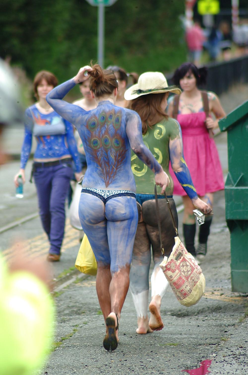 25P I decided to paint my naked body and then leave the house 1