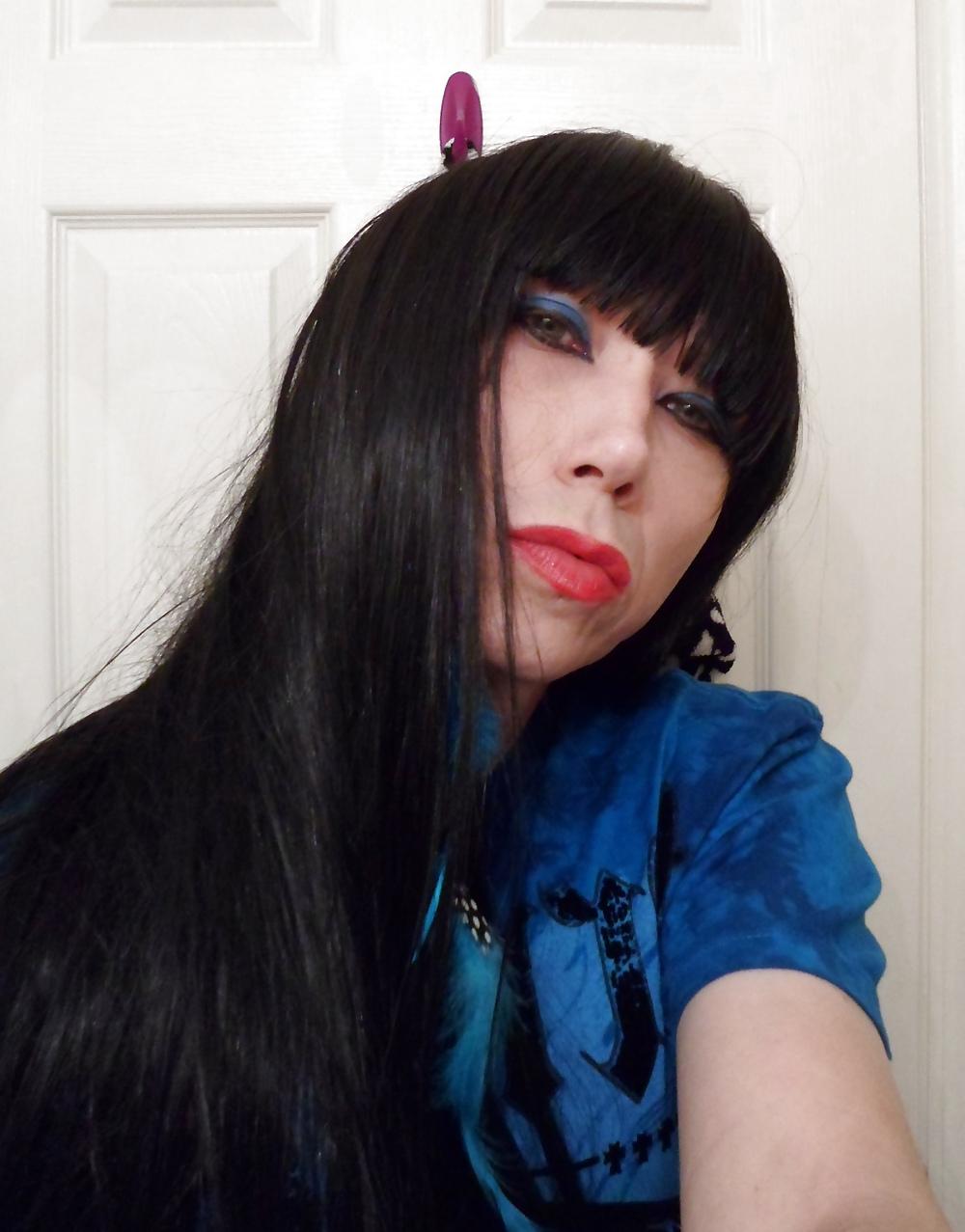 9P Makeup attempt-eyeliner,eye shadow, lipstick