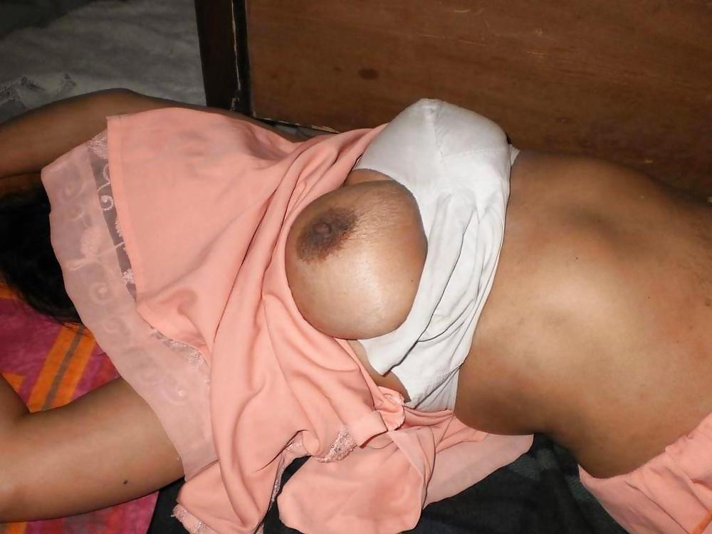 5P Pakistani wife in salwar kameez showing boobs