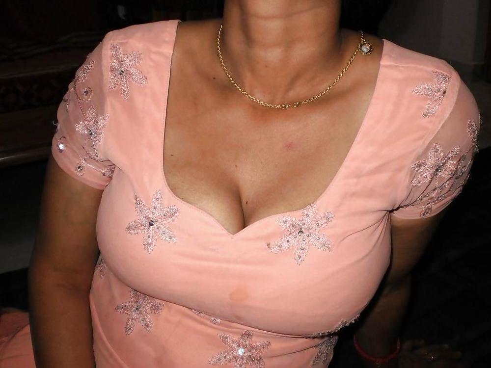 5P Pakistani wife in salwar kameez showing boobs
