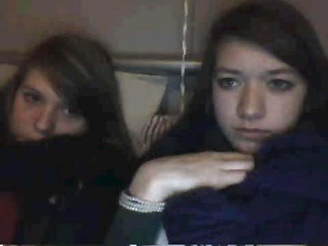 12P CHATROULETTE GIRLS - COMMENT DIRTY
