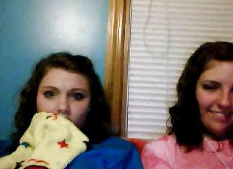 12P CHATROULETTE GIRLS - COMMENT DIRTY