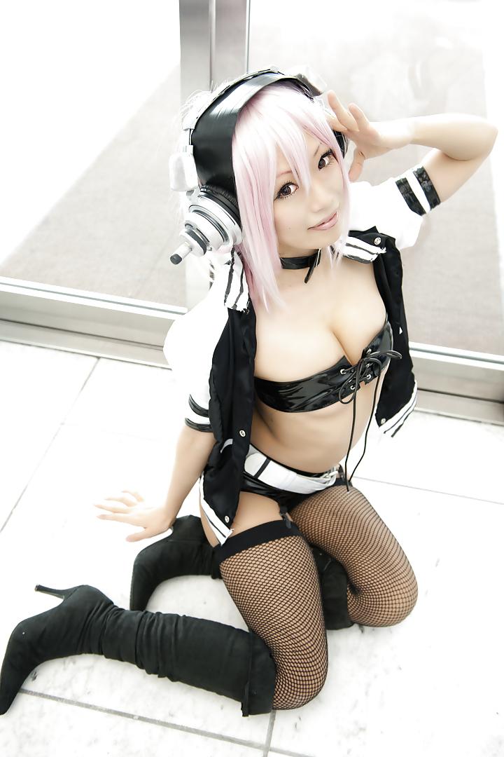 25P Sexy Japanese Cosplay Girls