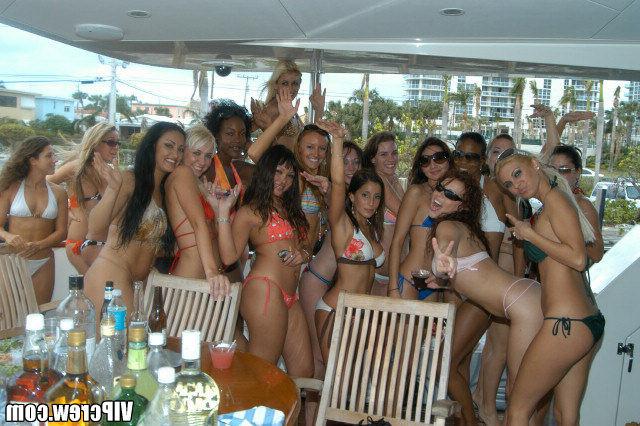 12P Best party girls fucking on the boat