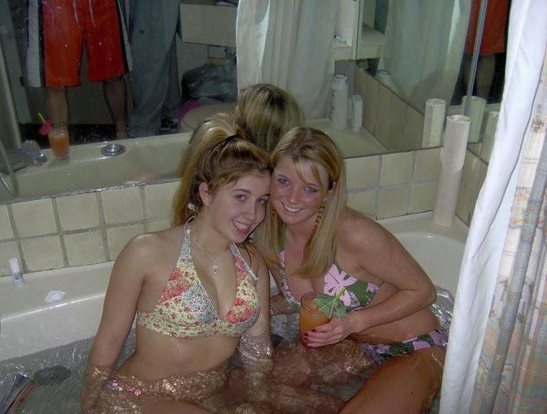 12P Homemade hot amateurs pics of girlfriends