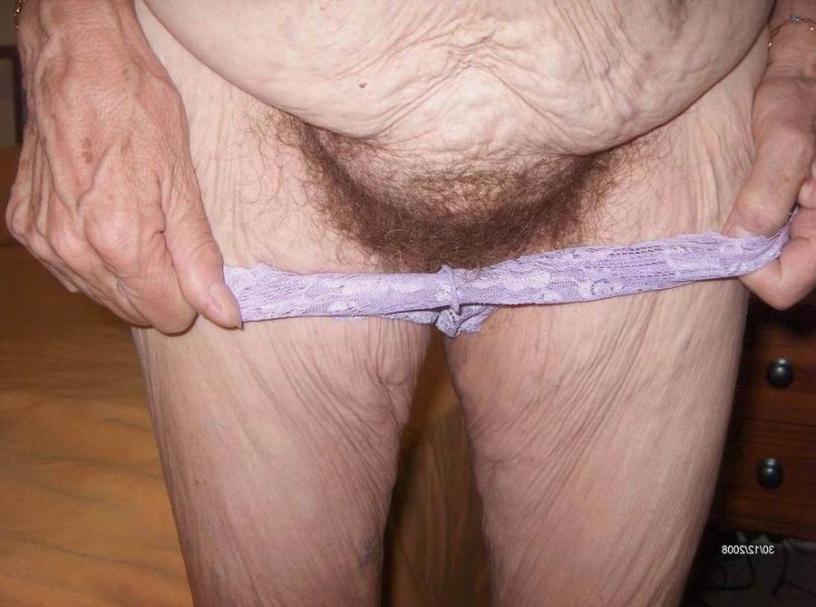 15P Hairy granny showing her wrinkled body