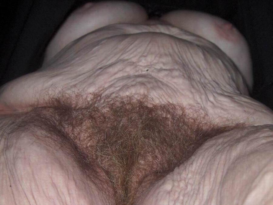 15P Hairy granny showing her wrinkled body