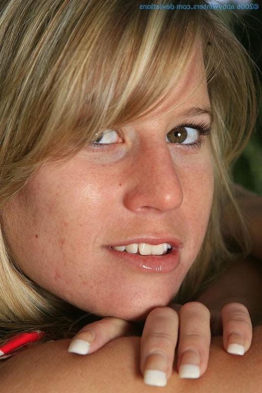 16P Blonde Phoenix posing naked outdoor