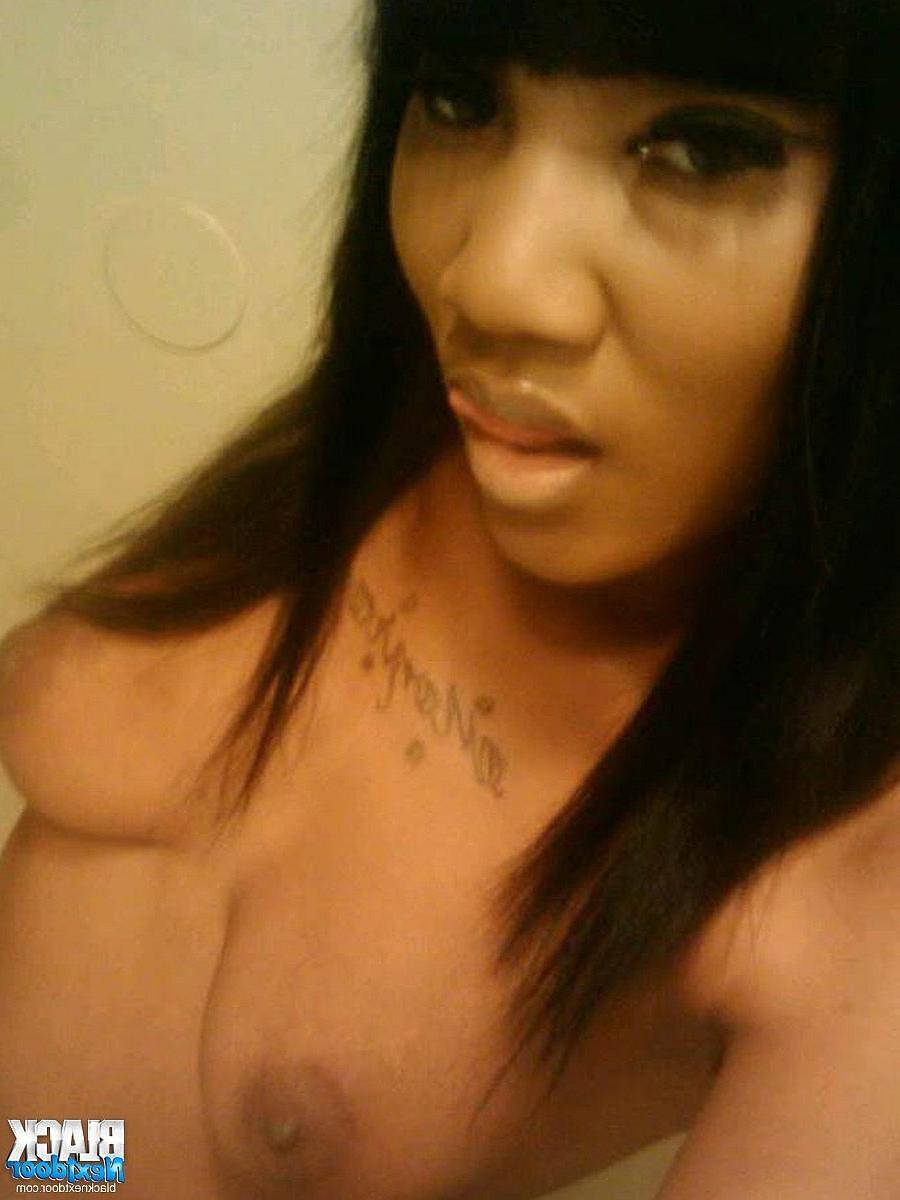 10P Sexy ebony babe having fun with camera
