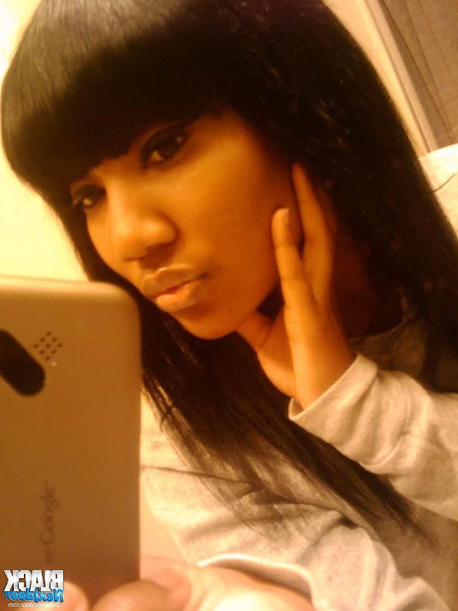10P Sexy ebony babe having fun with camera