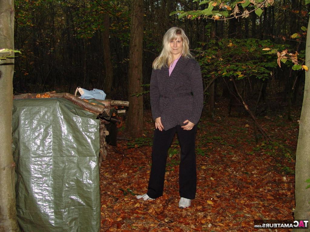 20P Naken In The Woods With My Dildo