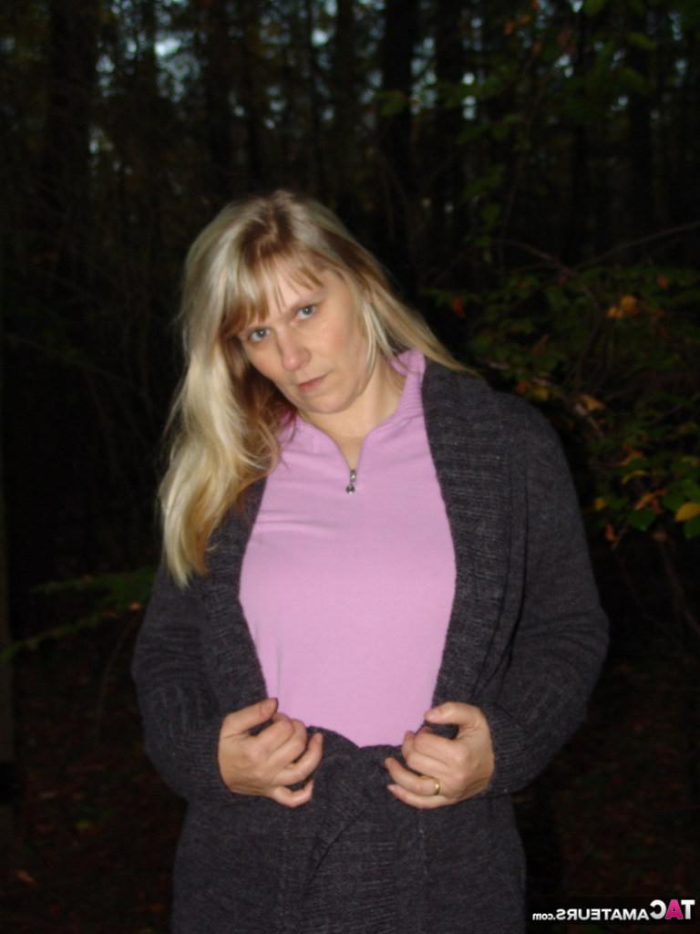 20P Naken In The Woods With My Dildo