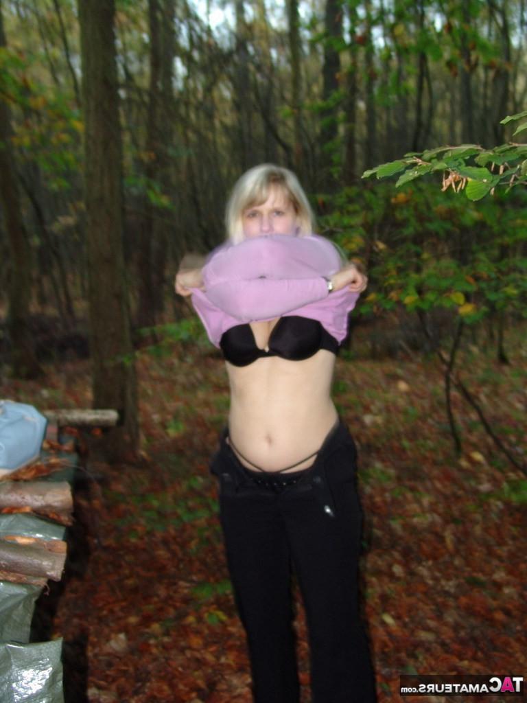 20P Naken In The Woods With My Dildo