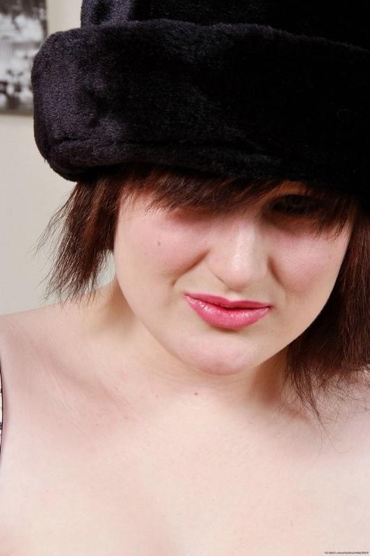 15P Pale skinned punk girl Scarlett LG