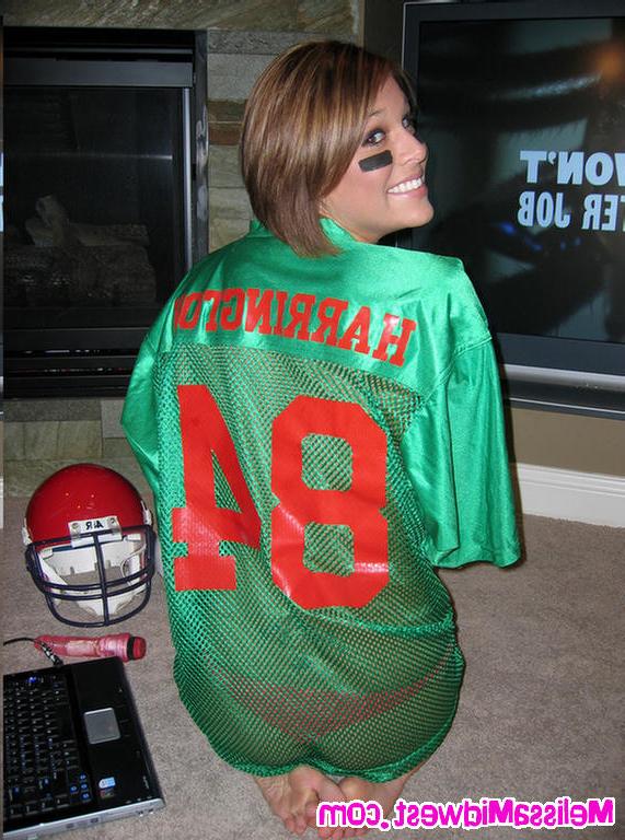 15P Melissa Midwest in sexy football jersey all naked