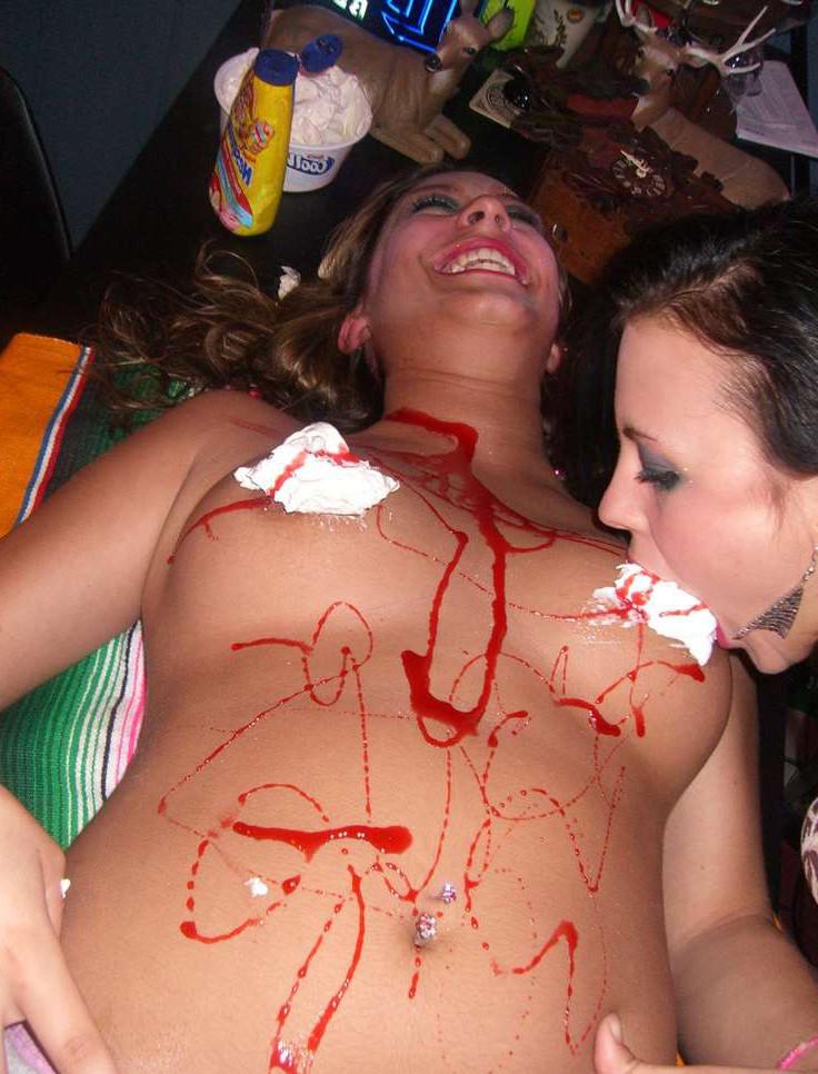 15P Drunk amateur girlfriends partying and flashing