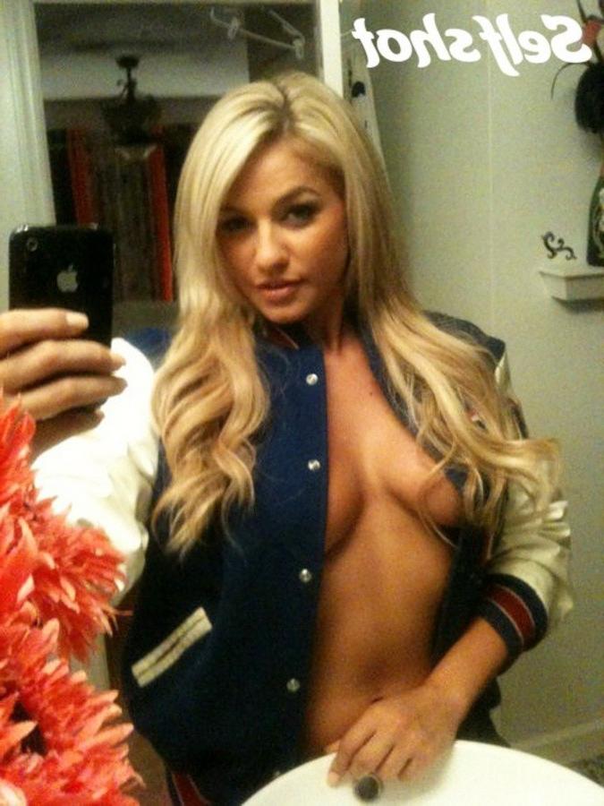 8P Hot amateur selfshot pics with the beautiful girlfriends