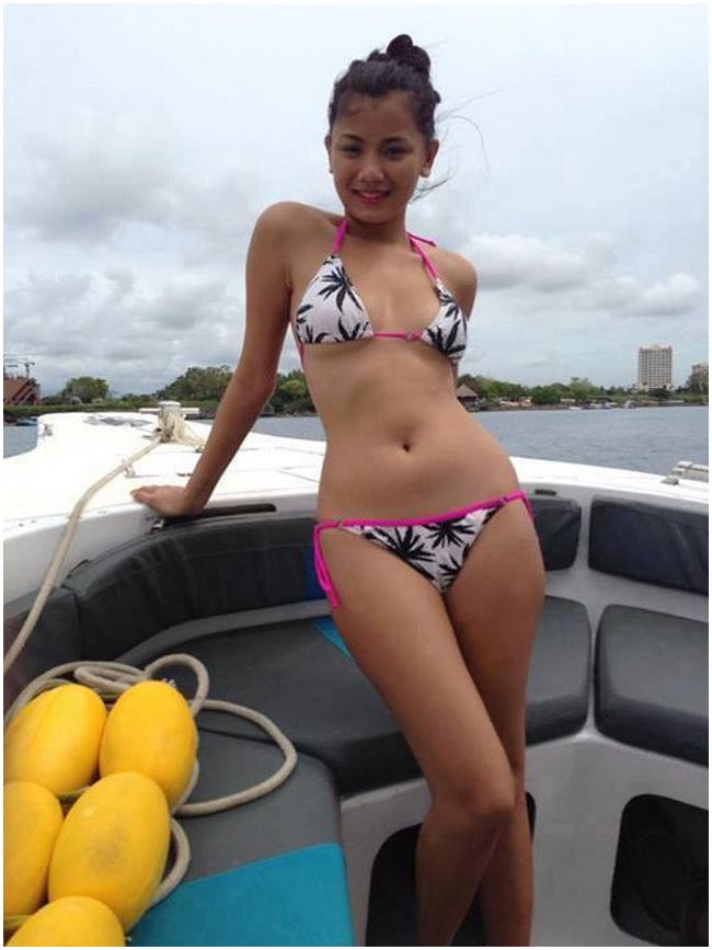 14P Curvy busty asian gfs posing for the camera