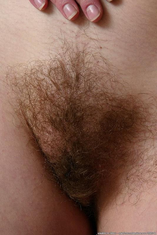 15P Iris has some pale skin and a hairy coochy