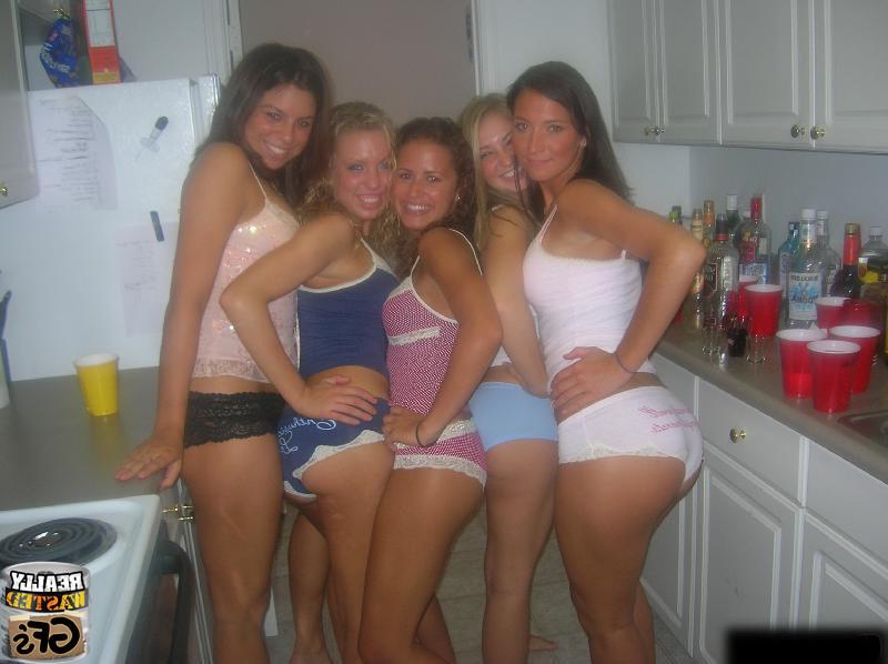 15P Drunk amateur girlfriends partying and flashing