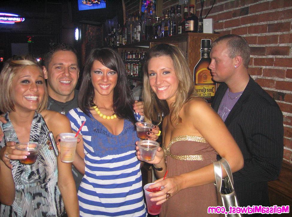 16P Melissa gets drunk on the town with her friends