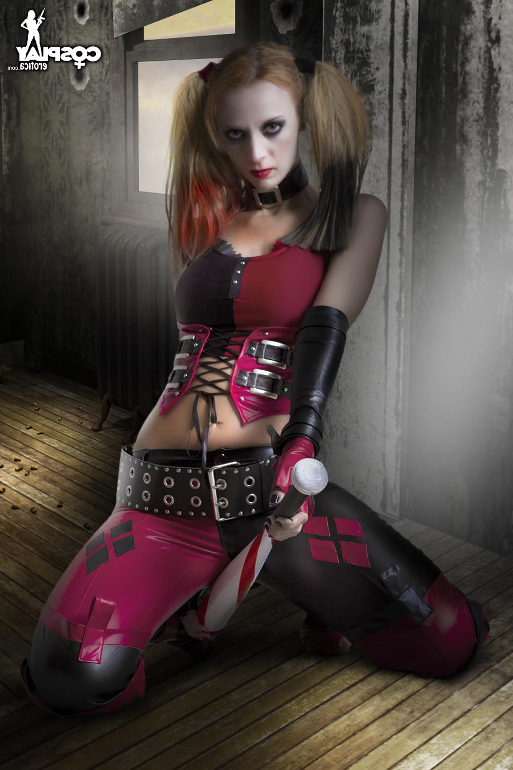 16P Harley Quinn Cosplay