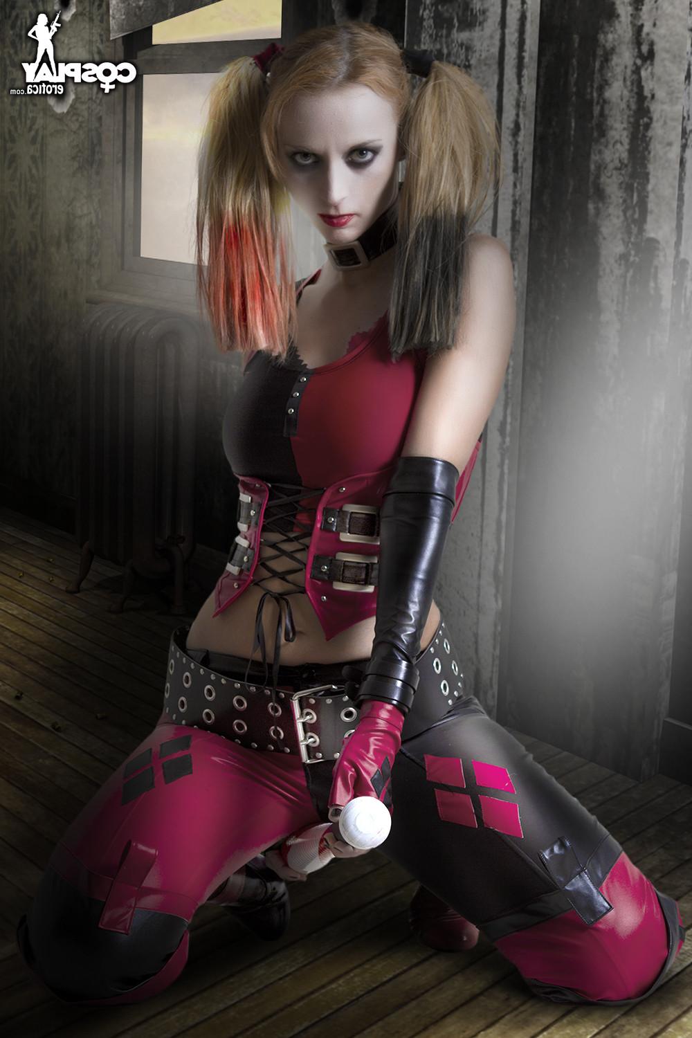 16P Harley Quinn Cosplay