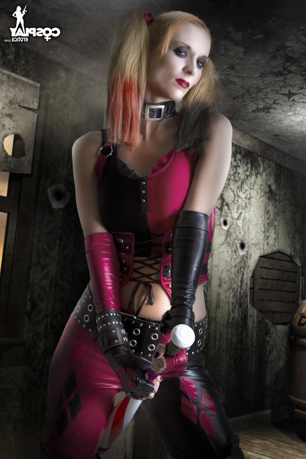 16P Harley Quinn Cosplay