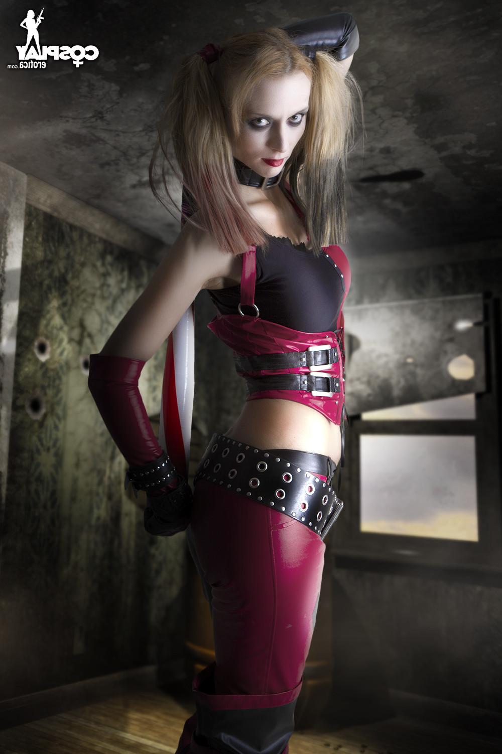 16P Harley Quinn Cosplay