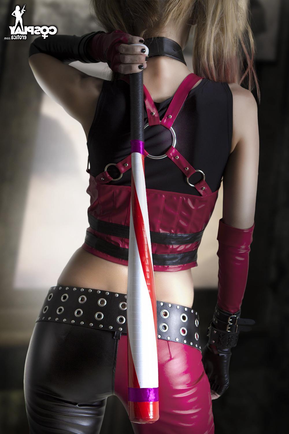 16P Harley Quinn Cosplay
