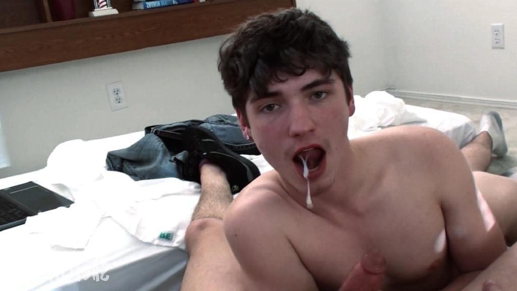 12P Hot Gay Stud Loves Having Cum Shot Into His Mouth