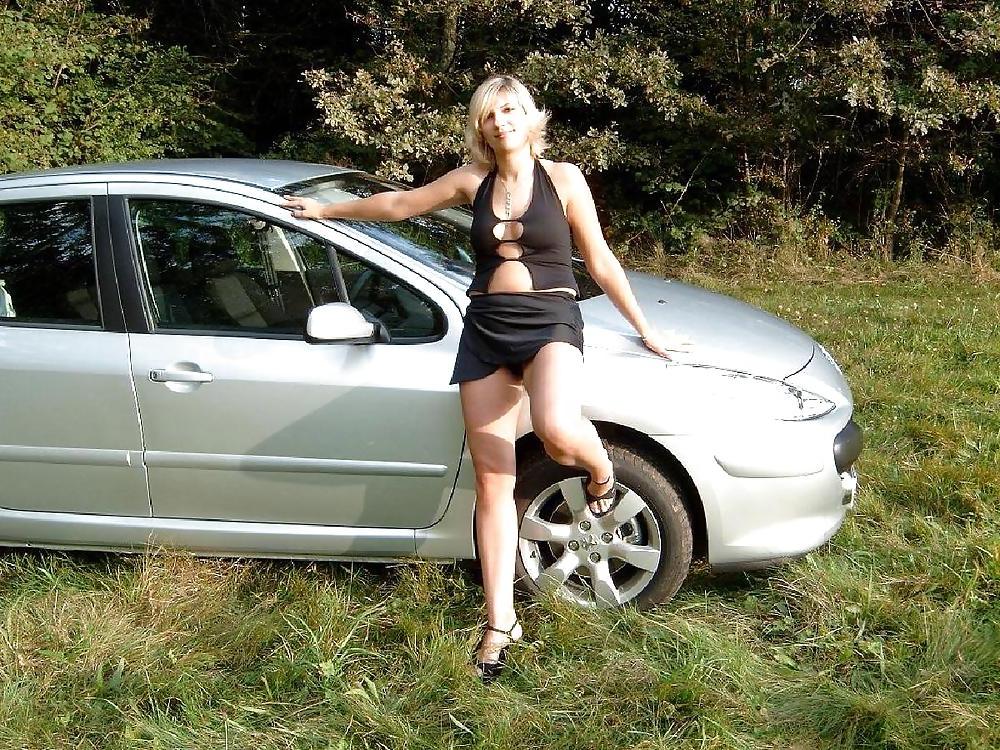 25P SEXY FRENCH VIVIANNE POSING OUTDOOR