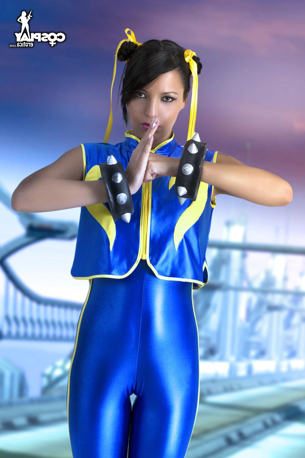 16P Chun Li Cosplay