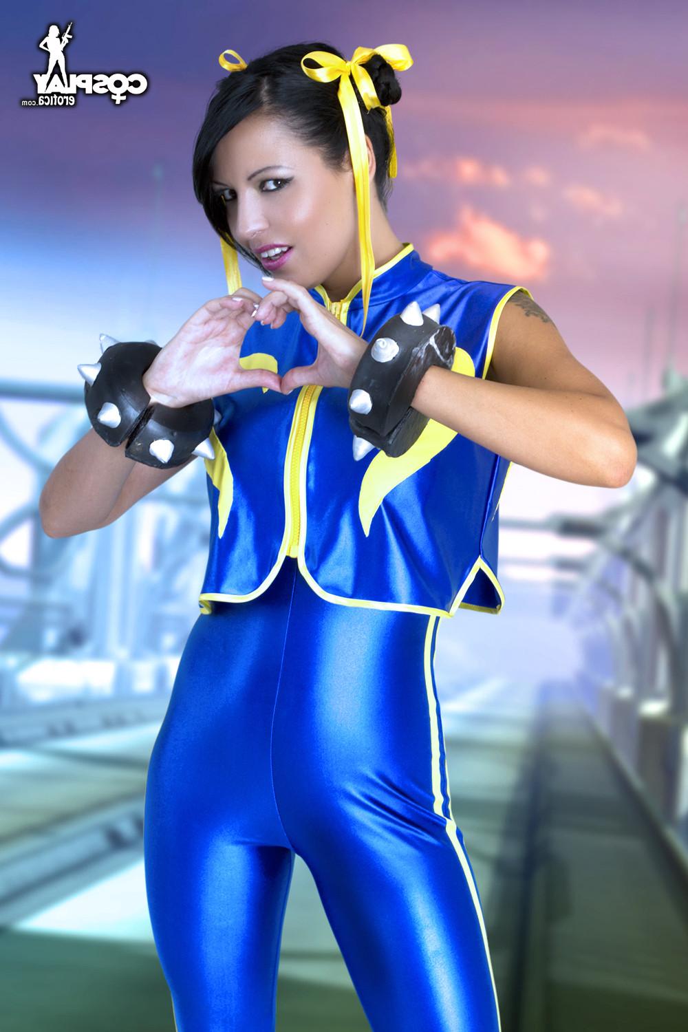 16P Chun Li Cosplay