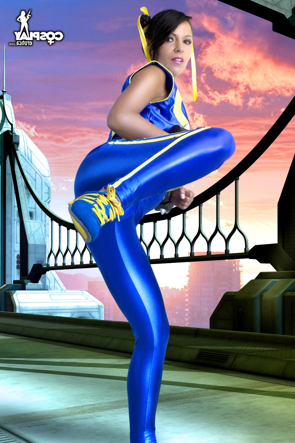 16P Chun Li Cosplay