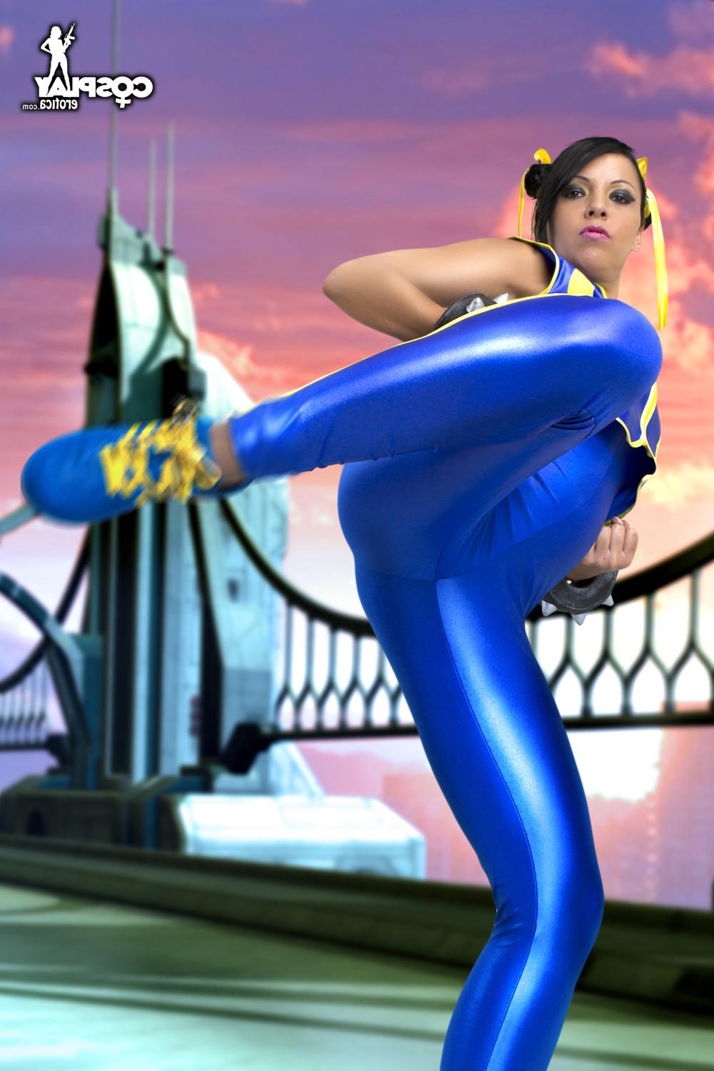 16P Chun Li Cosplay