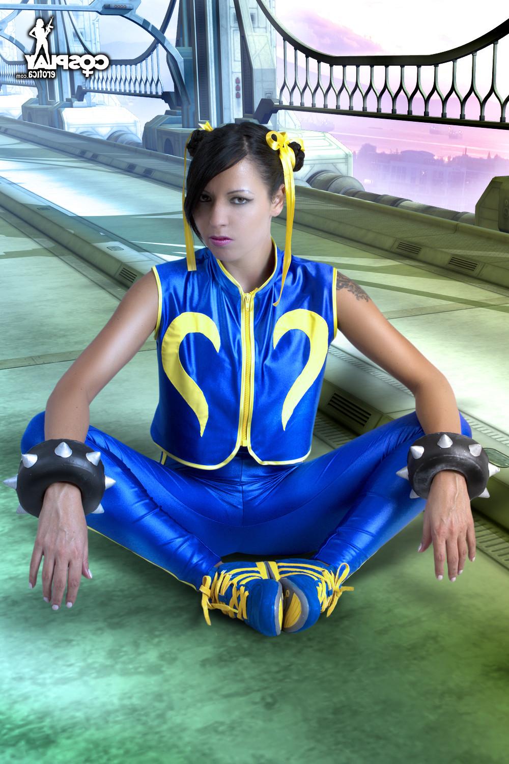 16P Chun Li Cosplay