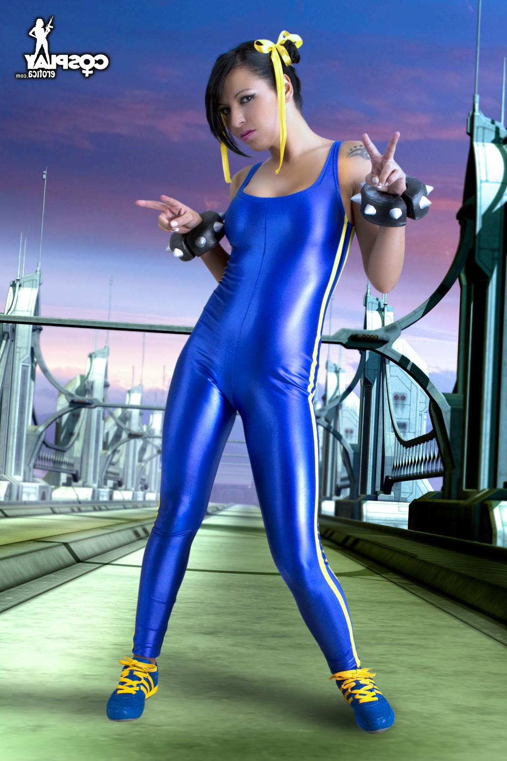 16P Chun Li Cosplay