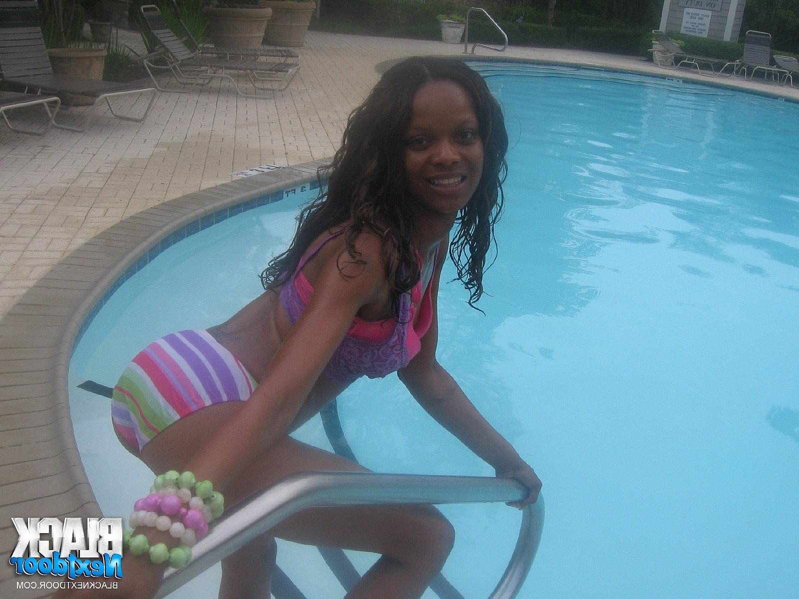 10P Heels and a bikini on my booty shaking girl