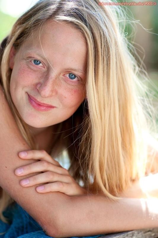 16P Blonde girl posing naked outdoor