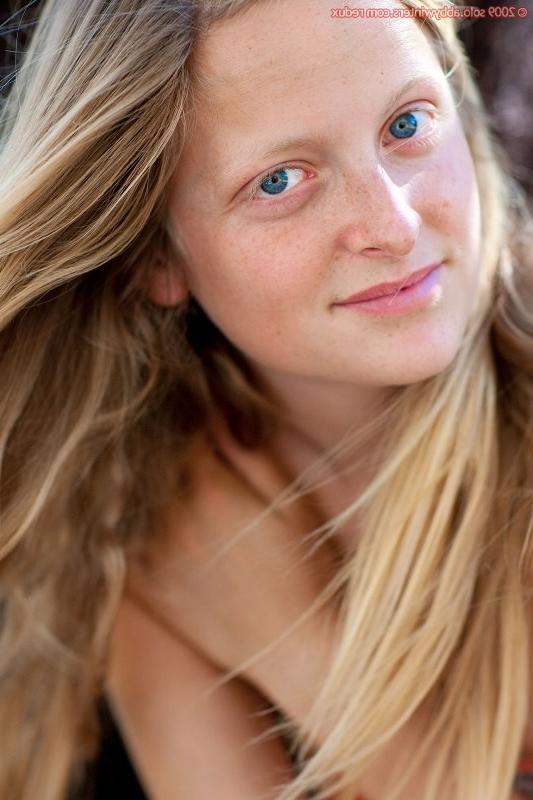 16P Blonde girl posing naked outdoor