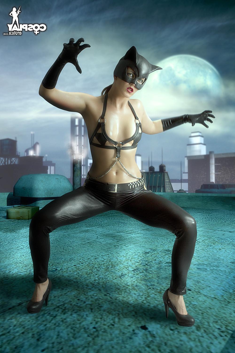 16P Catwoman Cosplay