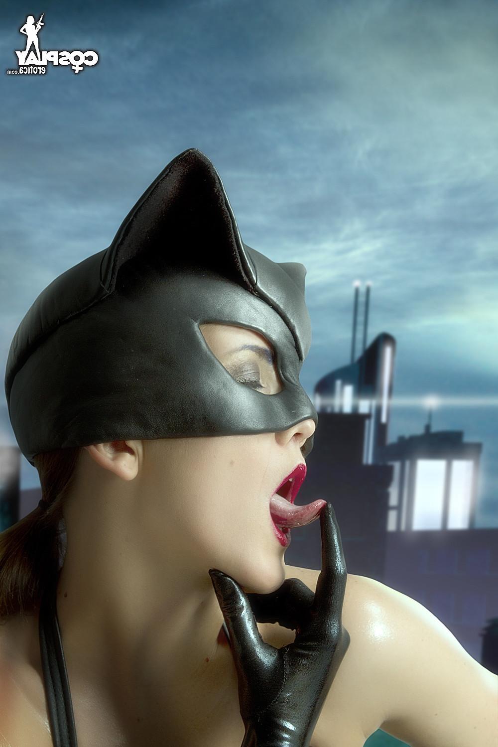 16P Catwoman Cosplay
