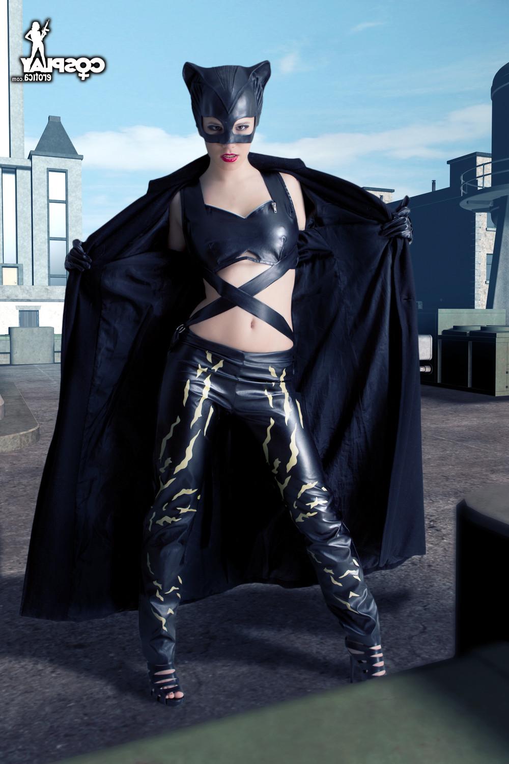 16P Catwoman Cosplay