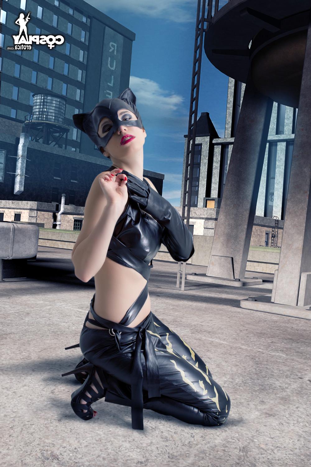 16P Catwoman Cosplay